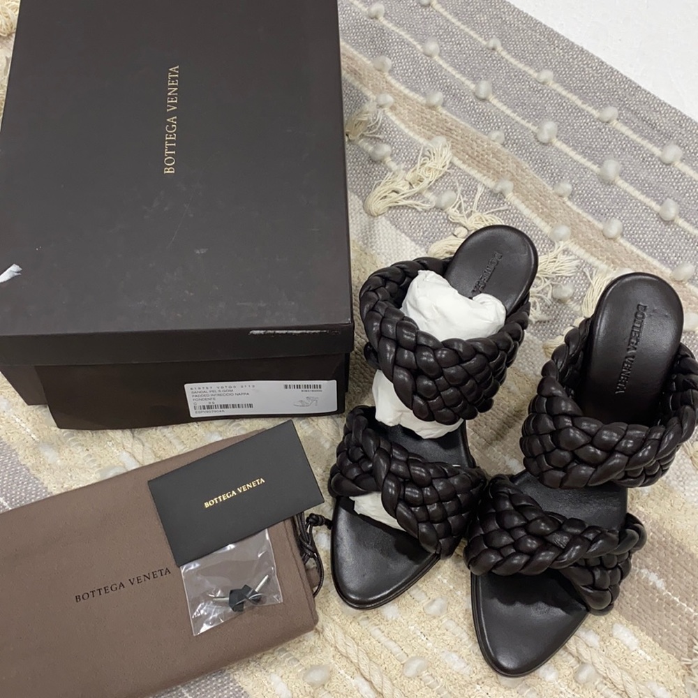 NIB Auth. Bottega Veneta curved heel sandals